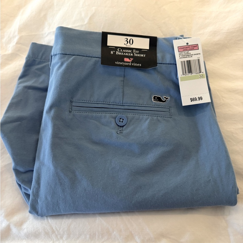 Vineyard vines, classic 8 inch breaker shorts performance. Size 30. Light blue